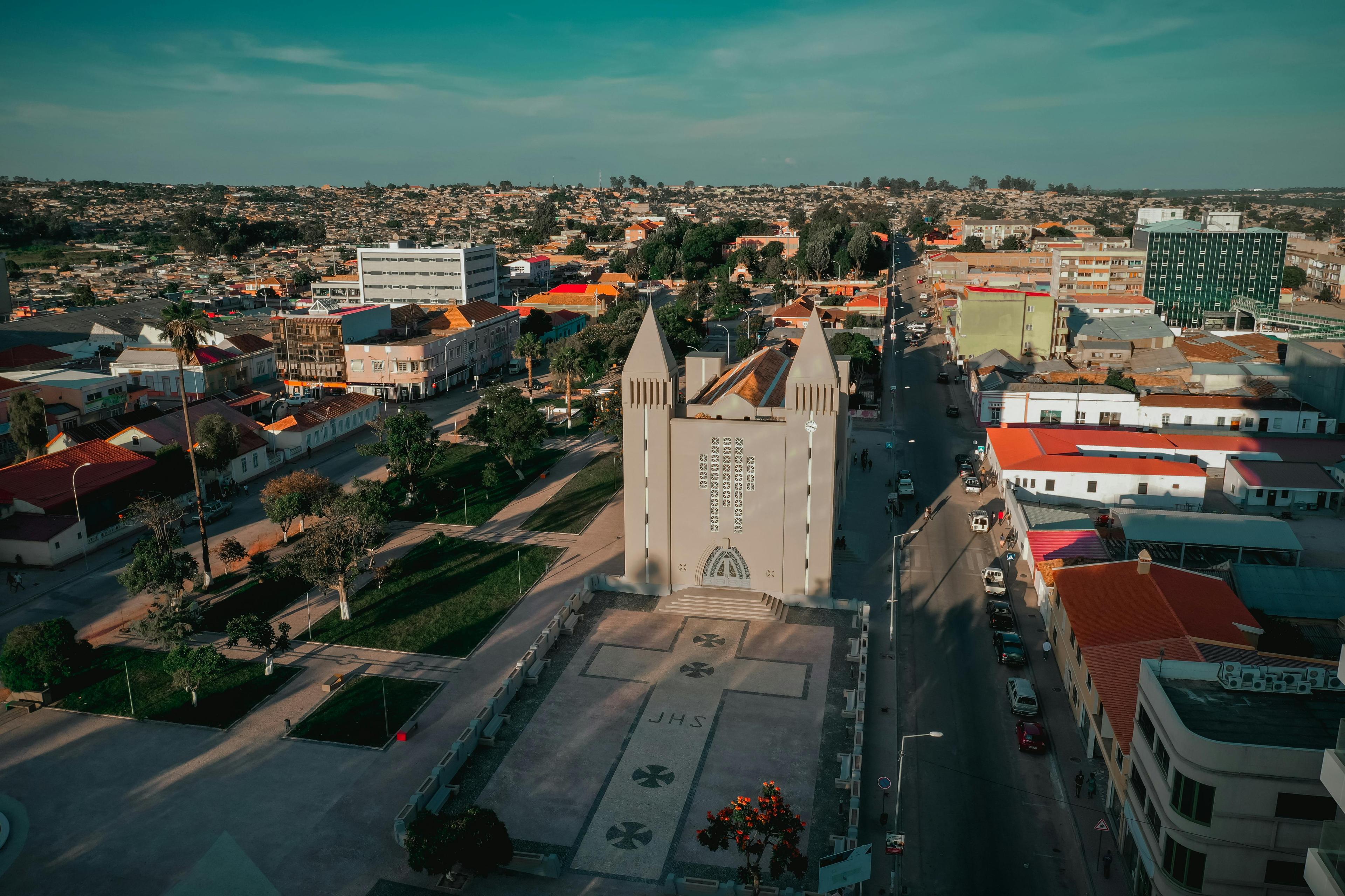 Encontre lugares incriveis para ficar na cidade fria do Lubango.